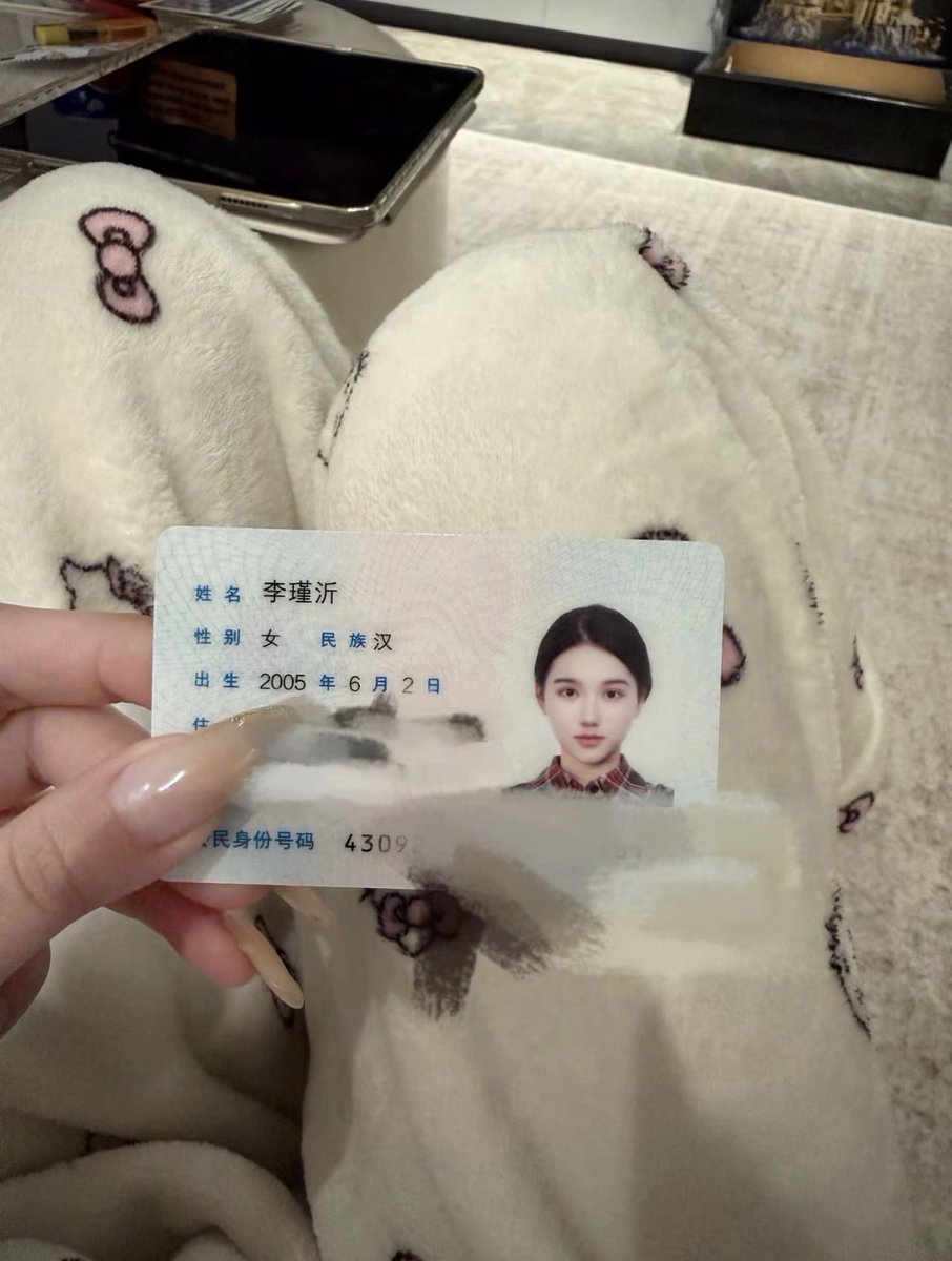 Mervinmerlo's tweet photo. 从小没人爱，长大没人疼，

无助，迷茫！

有人想锐评一下我不同阶段的福嘛 ？🥹   

不要🚪留言111 我真的给 https://t.co/cimWrqvFrV