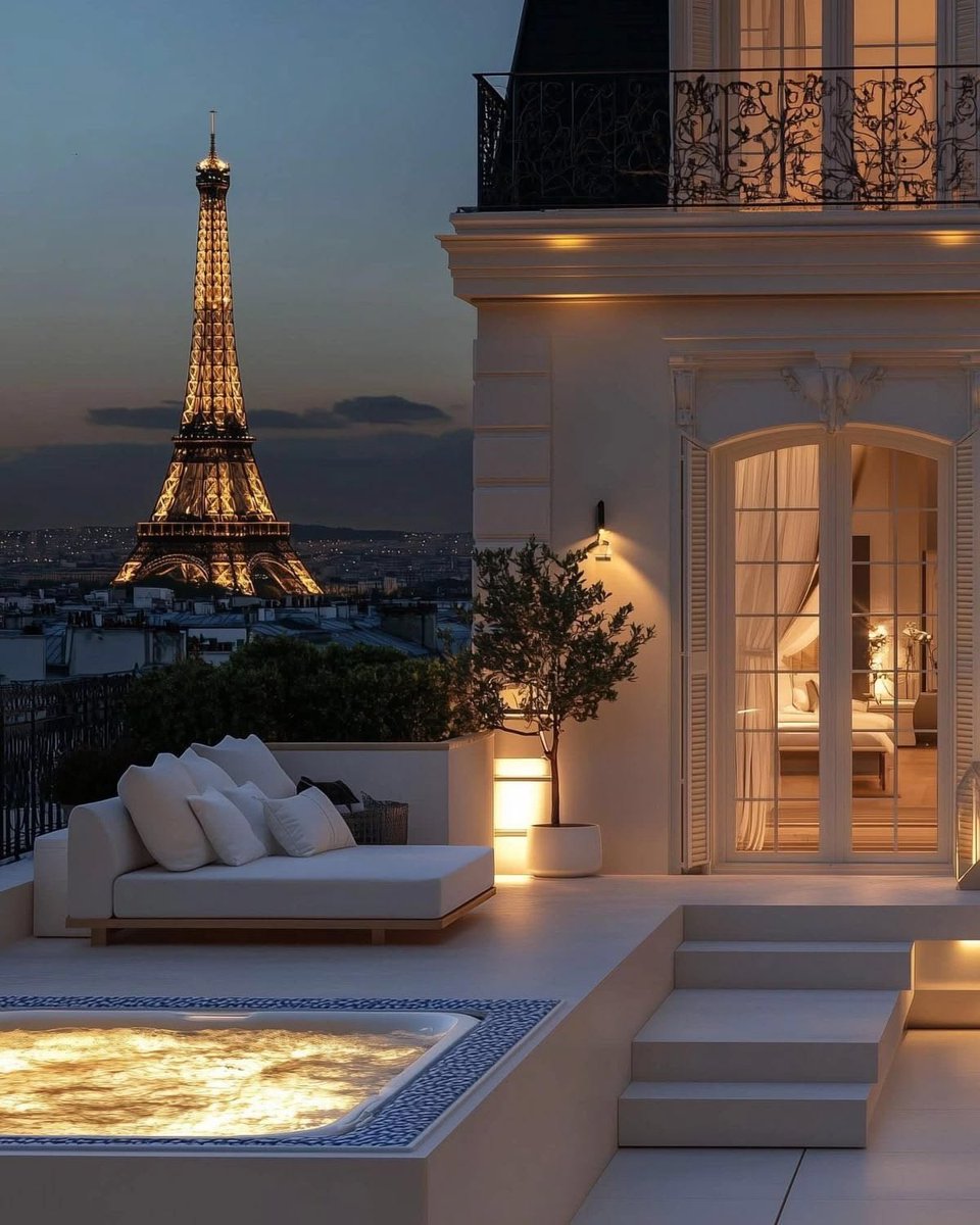 SeascapeNature's tweet photo. The Eiffel Tower Paris France 🇫🇷 https://t.co/OIcRqA45qd