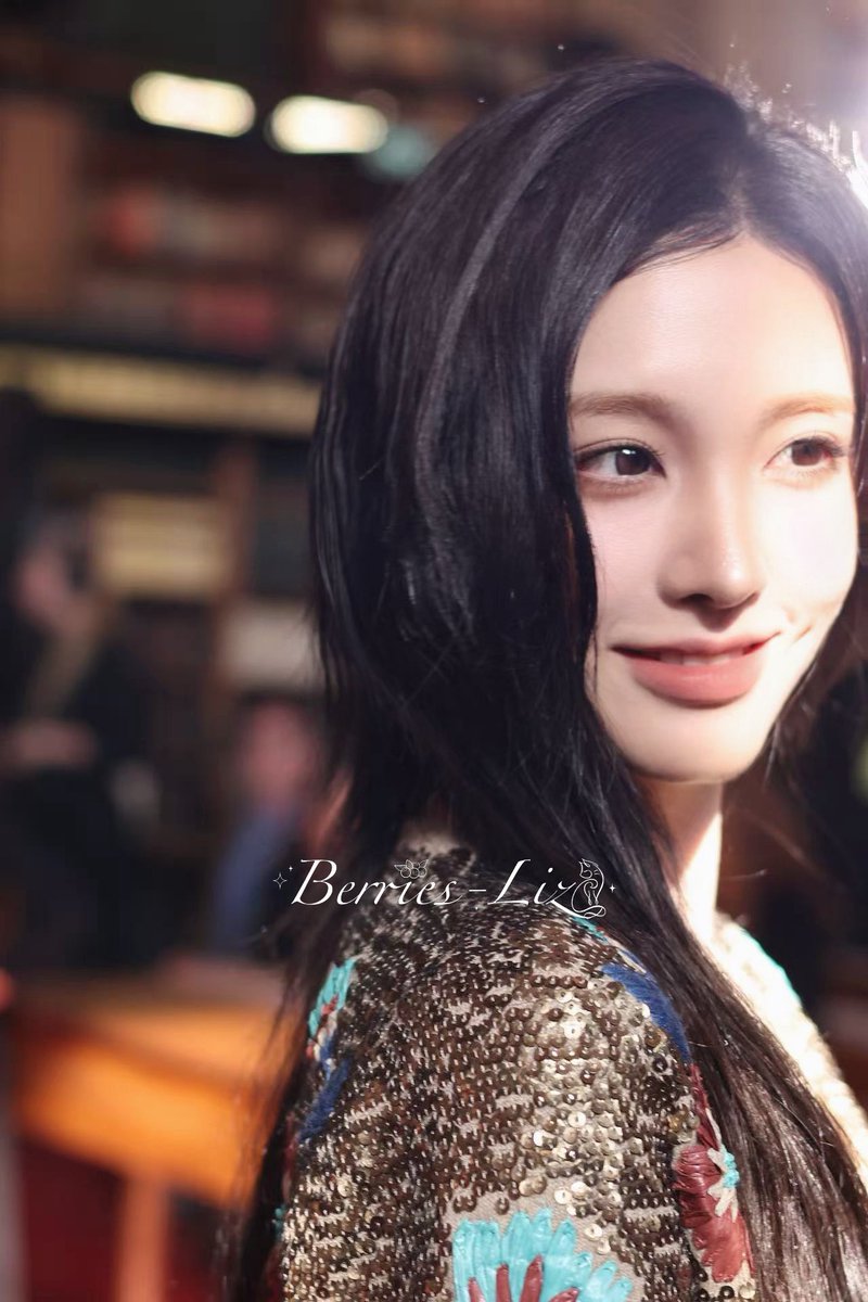 Berries_Liz1121's tweet photo. 🫐261004
 🎡 VALENTINO

#LIZxValentino #LIZxValentinoSS27  #ValentinoSS27 #ValentinoAntibiblioteca @MaisonValentino #LIZ #PFW
 #리즈 #아이브 #LIZ #IVE #アイヴ #リズ https://t.co/Z5ZnSNNo6W