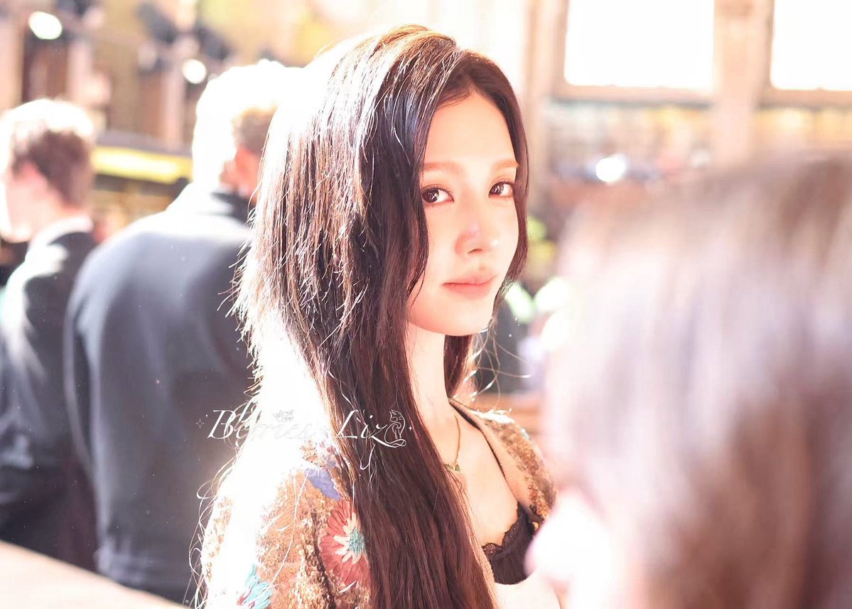 Berries_Liz1121's tweet photo. 🫐261004
 🎡 VALENTINO

#LIZxValentino #LIZxValentinoSS27  #ValentinoSS27 #ValentinoAntibiblioteca @MaisonValentino #LIZ #PFW
 #리즈 #아이브 #LIZ #IVE #アイヴ #リズ https://t.co/Z5ZnSNNo6W