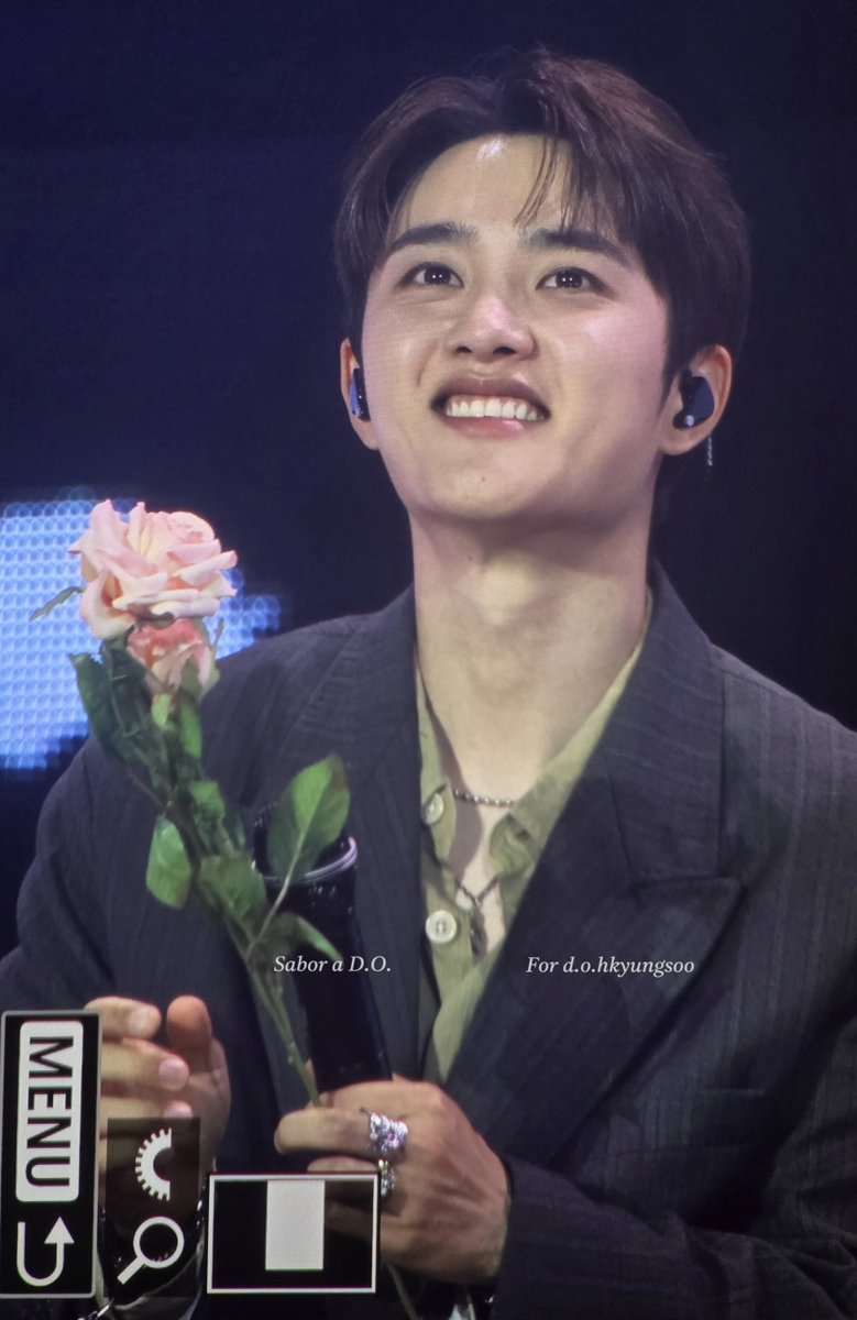 Sabor_a_DO's tweet photo. 261004 [Day Off] DAY 3

미(美)의 화신

#도경수 #DOHKYUNGSOO #KYUNGSOO #디오 #DO(D.O.) #ドギョンス #都敬秀
@DOHKYUNGSOO_X 
#DAYOFF_INSEOUL
#도경수_데이오프_막콘
#됴콘_막콘_노래해줘서고마워 https://t.co/99YDbmblB9