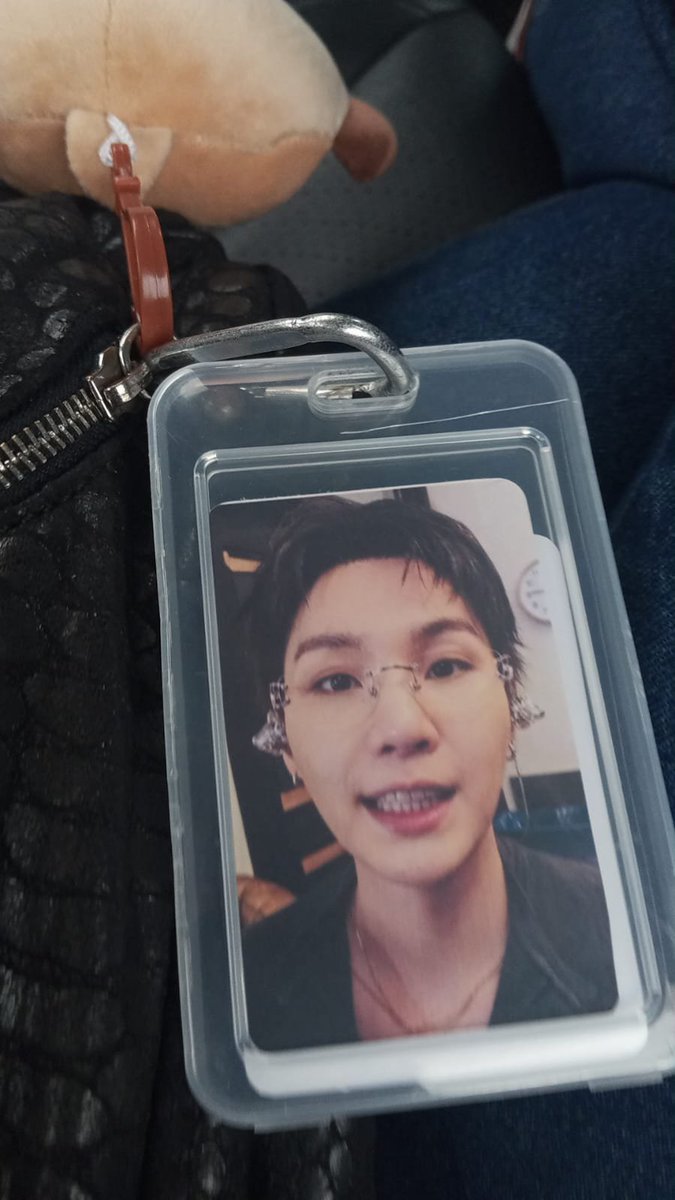REDREDdowoojin's tweet photo. Yoongi dentinho vulgo Karl Marx coreano foi votar comigo https://t.co/81vvOx54kQ
