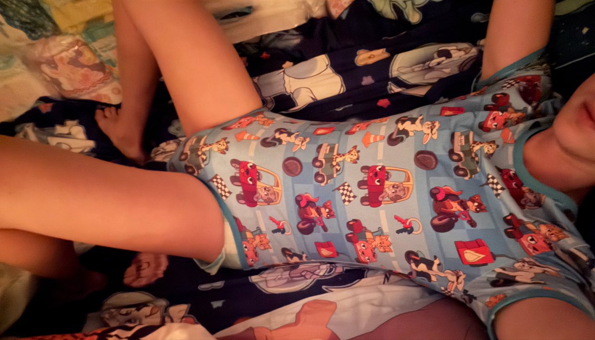 FailFawn's tweet photo. Diaper/locktober day 4 🥰

Friends sending you pics jerking off, while insulting your little, incontinent nub is just the best thing 😖 https://t.co/nRAIvyC8o3