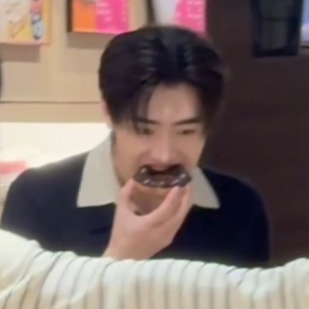 prodshn's tweet photo. i think he really loves mochi donut, everyone https://t.co/M4hWuDuZoR