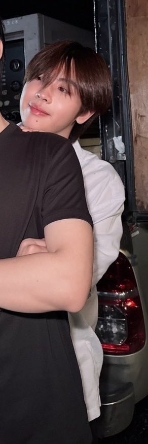 GotoKP3y's tweet photo. คือชีใส่เสื้อเชิ้ตตัวใหญ่กับกางเกงขาสั้นหรอ? 😳😳😳😳 พี่หึงว่ะ รอตรงนั้นเลยยพี่จะว่ายน้ำไปภูเก็ตเดี๋ยวนี้ ชอบคุณเดินเกมแล้วค่ะ ไม่ไม่ใครรอดก็รอดไป แต่กุก็ไม่รอดด🫠🫠🫠 https://t.co/yxzBnOHkea