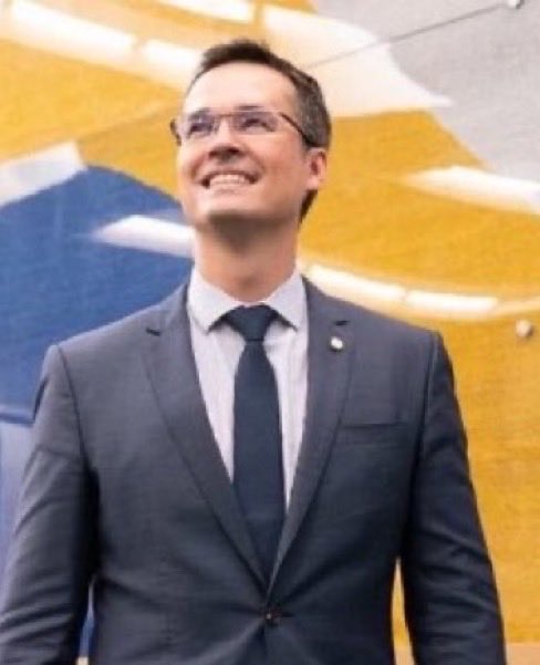 NewsLiberdade's tweet photo. 🚨URGENTE - Nunes Marques derruba decisão do colega e mantém candidatura de Deltan Dallagnol ao Senado https://t.co/osJpv7rRvg
