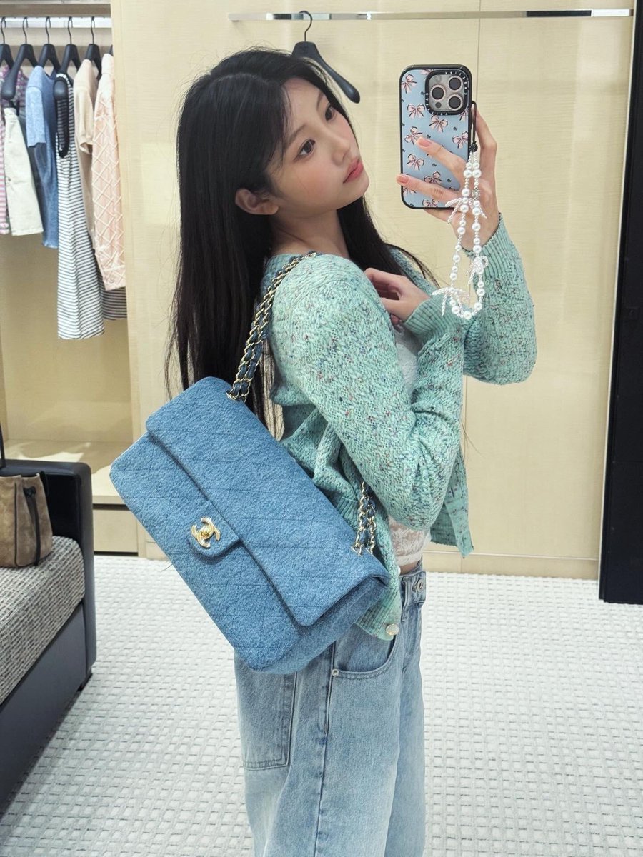 wohnxee's tweet photo. im trying to make trend

#CHANELSpringSummer 
#CHANELSS27xWONHEE
#WONHEE #ILLIT https://t.co/UiFhzCGQqK