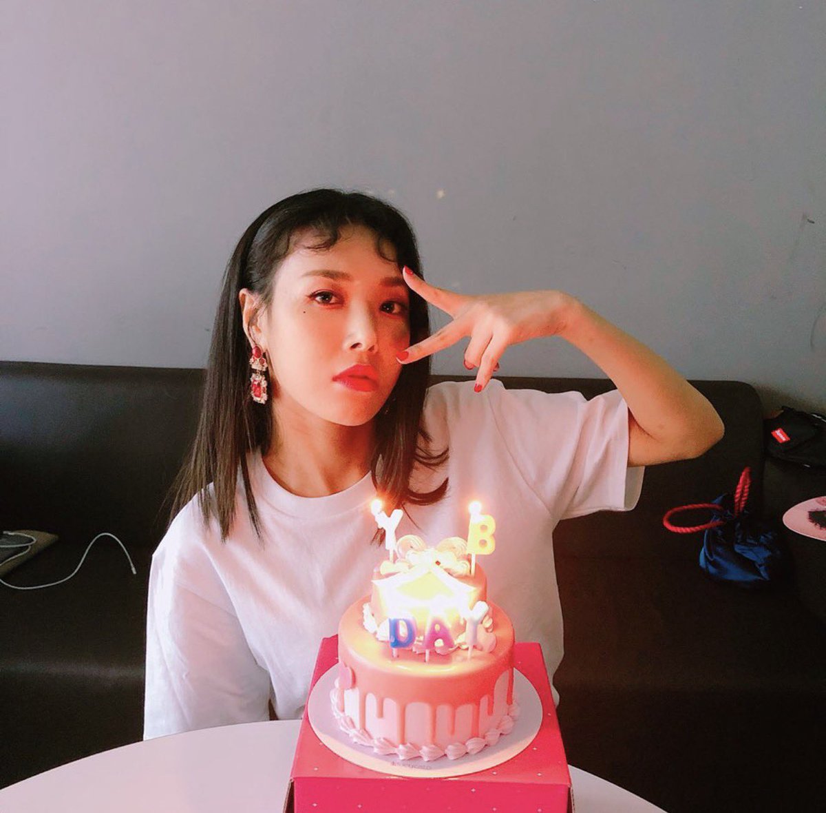 ilywg's tweet photo. happy birthday yub ❤️ https://t.co/yMKlJzzwqv