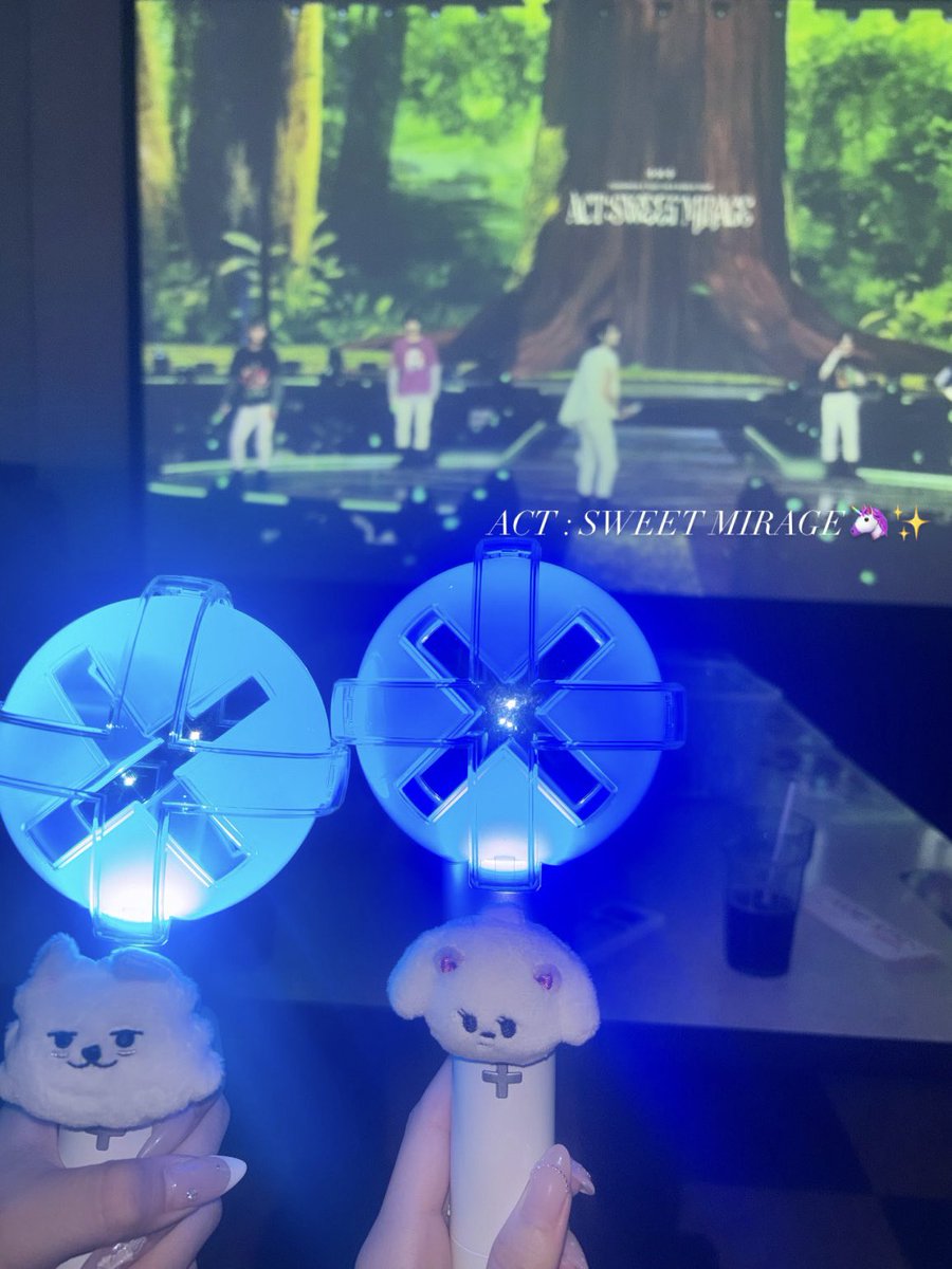 b3gyu_'s tweet photo. 大画面でスイミラ浴びてきた🎠💖 https://t.co/J7US7WlhzU