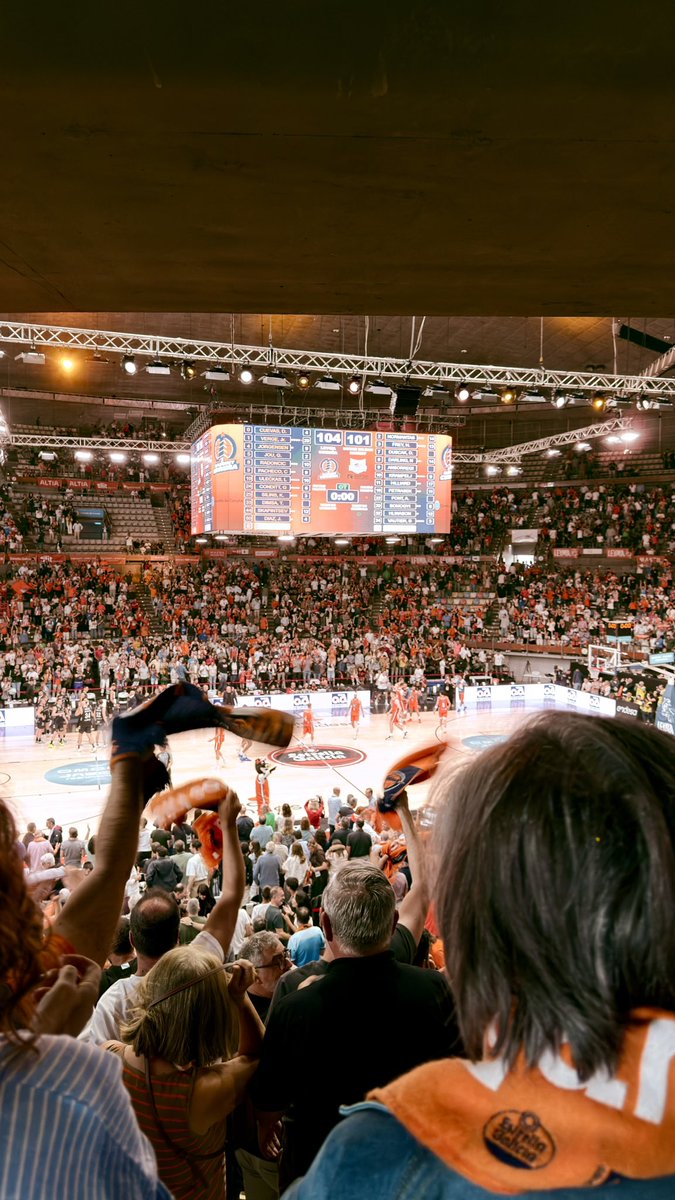A17A32's tweet photo. Inolvidable @basquetcoruna https://t.co/opzMwaTwBz