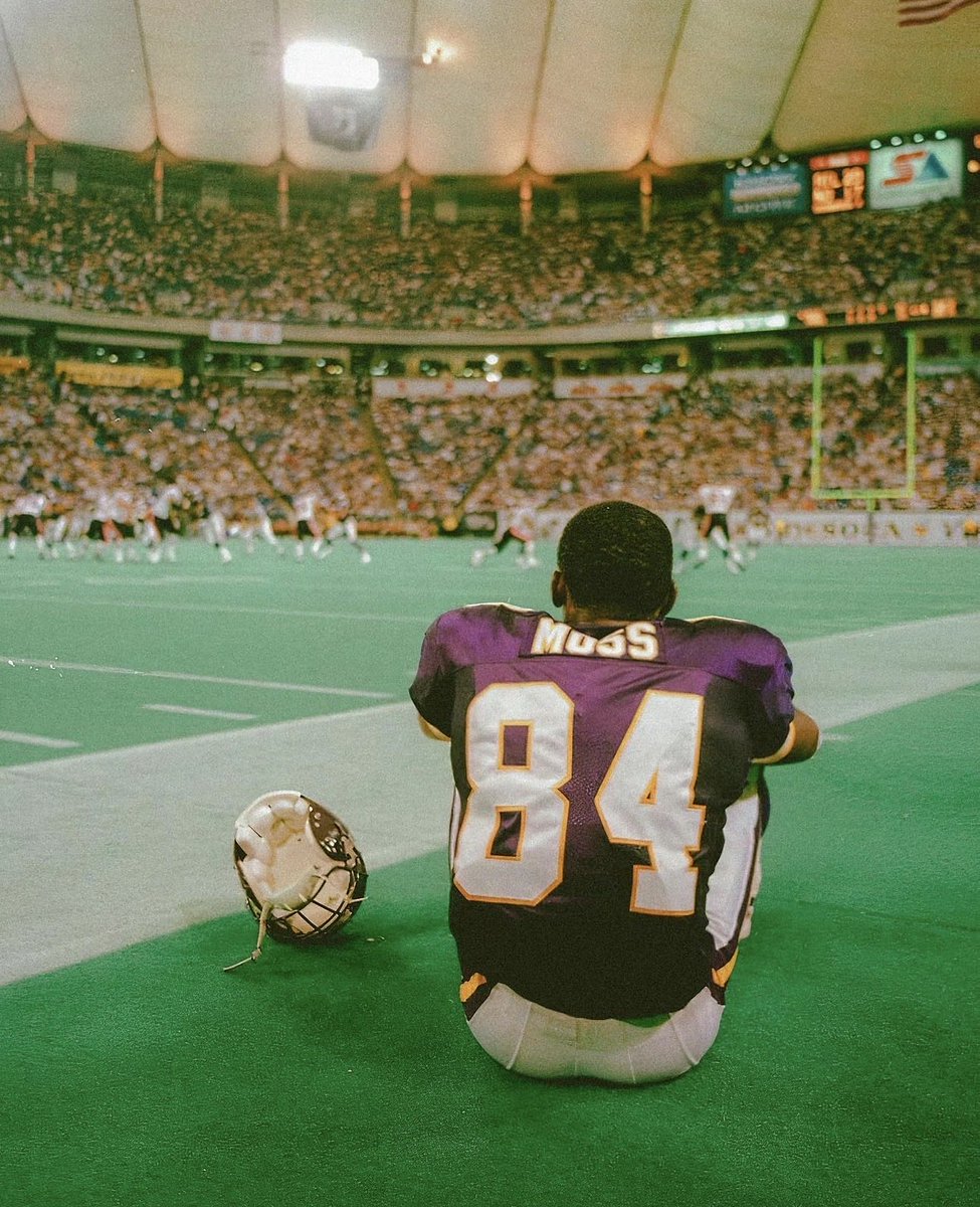 timelesssports_'s tweet photo. Randy Moss, 1999. 💫 https://t.co/buGXGuhIu4