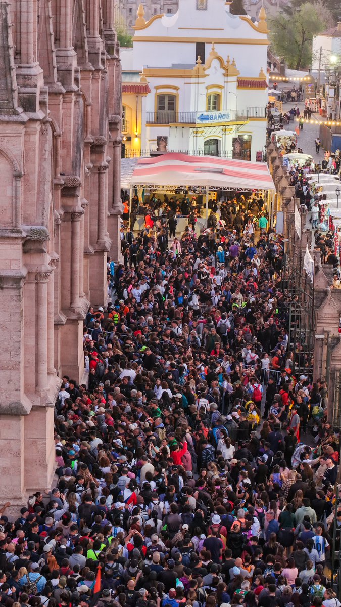 Hernanruiz2012's tweet photo. 52° Peregrinación Juvenil a Luján #basilicadelujan https://t.co/WaaSYTHDEU