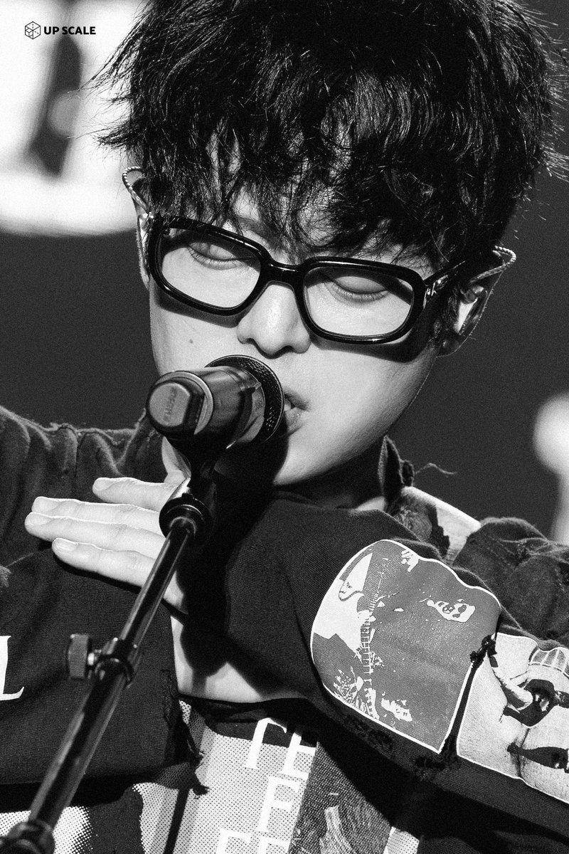 up_scale7's tweet photo. 261004 렛츠락 페스티벌
#국카스텐 #하현우 https://t.co/nFgSStEcqN