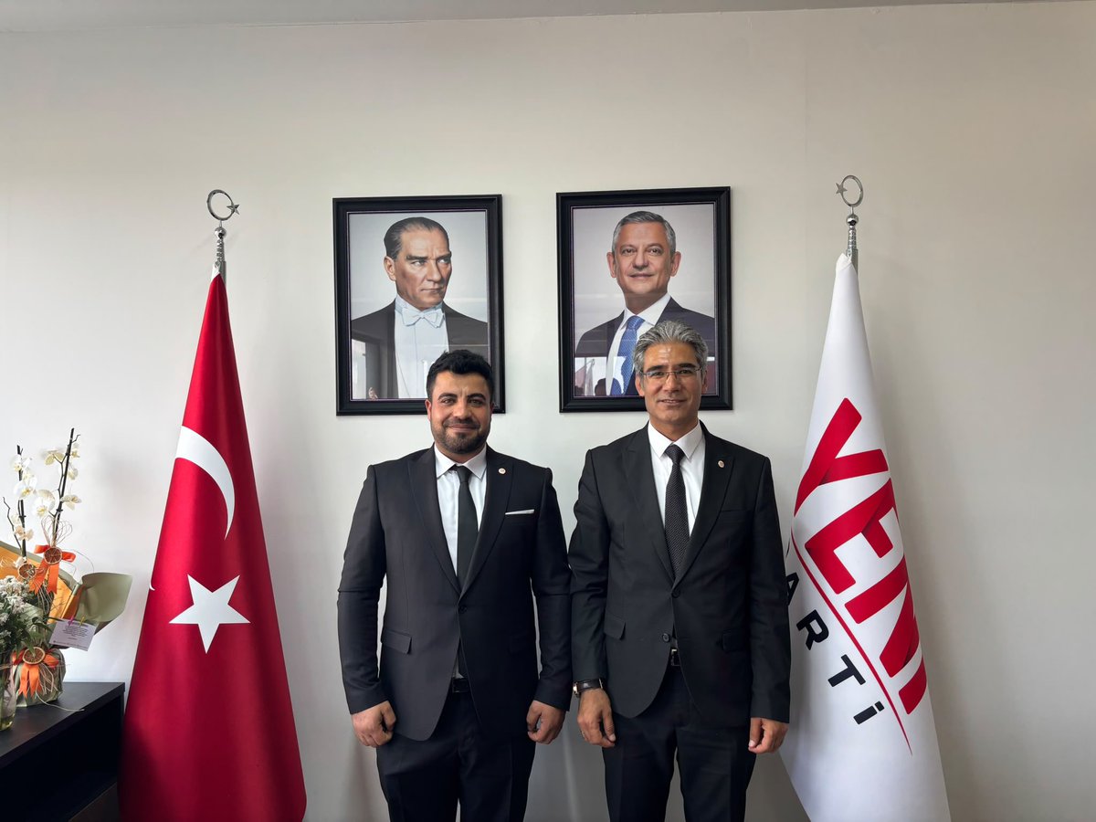 BozansurucuYeni's tweet photo. YENİ Parti Harran İlçe Teşkilatlanma çalışmalarını yürütmek üzere Sayın Hüseyin Arlak’ı görevlendirmiş bulunmaktayız.

Harran’da hedefimiz nettir: güçlü teşkilat, güçlü saha ve milletimizin desteğiyle iktidar yolunda kararlı adımlar.

Hüseyin Arlak Başkanımıza yeni görevinde başarılar diliyor; yeni dönemin Harran’ımız, Şanlıurfa’mız ve teşkilatımız için hayırlı olmasını temenni ediyoruz.

YENİ Parti Şanlıurfa İl Başkanlığı
İl Başkanı Ecz. Bozan Sürücü

@yenipartiyiz @eczozgurozel @EnsarAytekin10 @MTanal