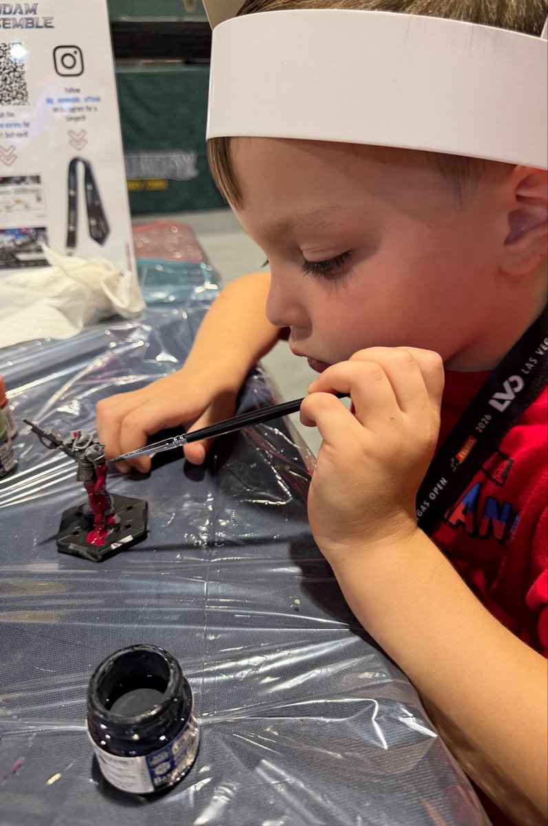 TheDadLife's tweet photo. First mini. First game. Took it all home before the release 🔥

Hit the @BandaiHobbyUS booth at Las Vegas Open. He painted his first miniature and playtested Gundam Assemble. Bought Starter Set 01 prerelease and took it home! 

Welcome to miniatures 😎 https://t.co/G0r78YZ9Je