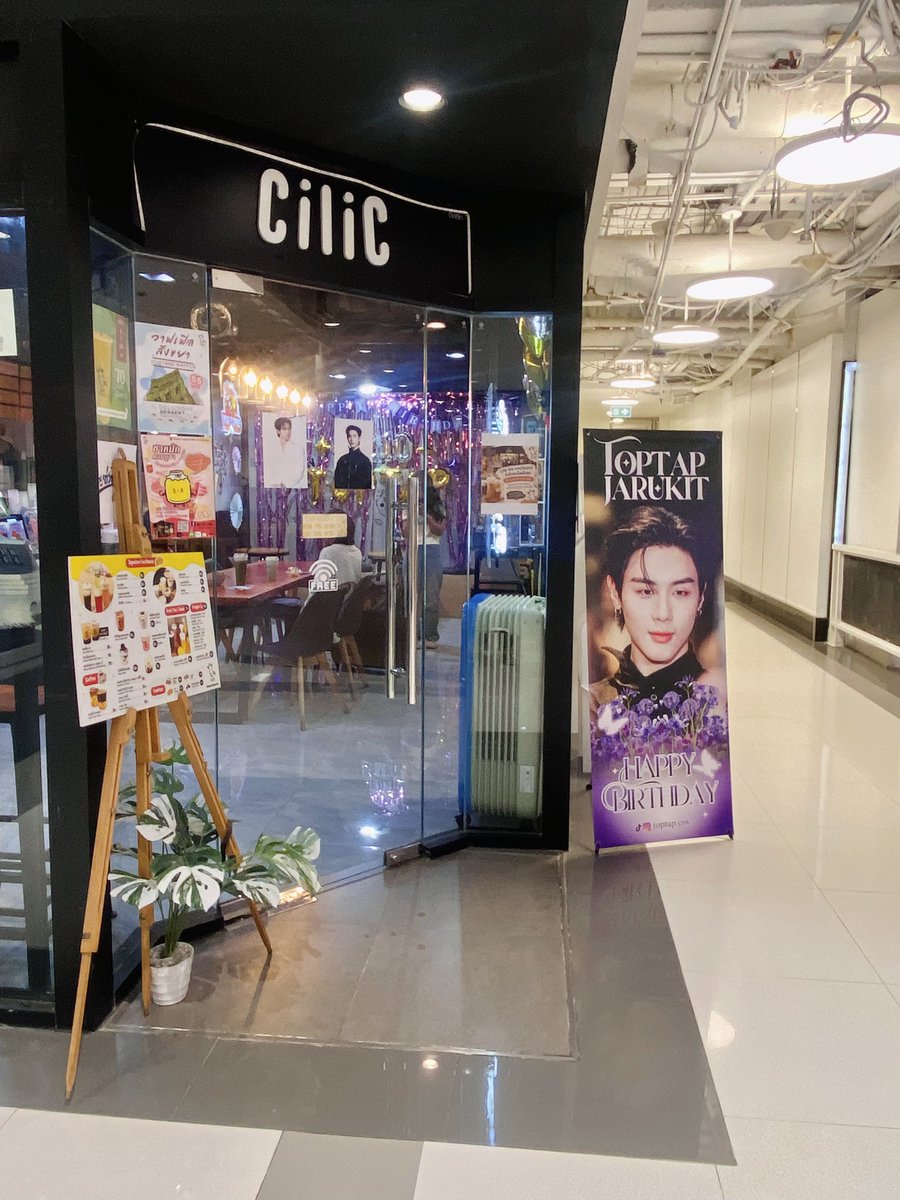 YungyingKu69's tweet photo. เช็คอินคาเฟ่วันสุดท้ายแล้ว🥹
ทท 23 ขวบ หล่อมากค้าบลูก
ขอบคุณชาววิที่น่ารักนะค้าบ🫶🏻💜🩵🍬
#happyTOPTAPday2026
#ToptopiaBDcafe https://t.co/CiSR13jxjs