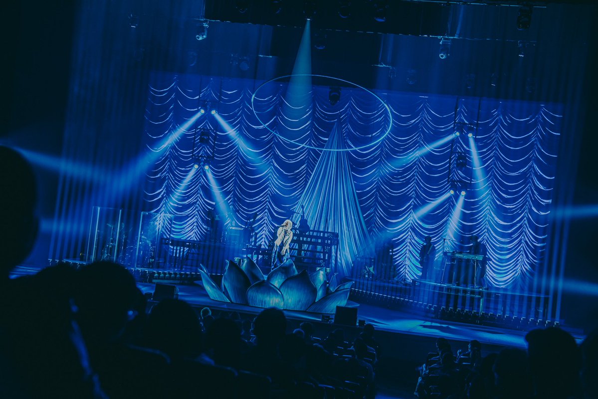 xoxleoxox's tweet photo. 『ReoNa Concert Tour 2026 "De:TOUR -静脈-"』@ 浦安市文化会館

DAY2、無事終演…！🪷
静かに、脈打つ、回り道。
一緒に過ごした時間、楽しんでいただけていますように…！
ありがとうございました…❀

NEXT 10/20 福岡…↪︎
#ReoNa #DeTOUR静脈 https://t.co/oC7BzR4lLh