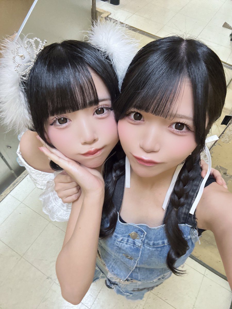 MIKOTO_KMITC's tweet photo. KAMAITACI Graduation Live
“海月うみ&amp;夜凪せな”
ありがとうございました！

2人と同じグループで活動できたことが本当に幸せだったなと思います、ありがとう¨̮⃝

2人のこれからの幸せをずっと願ってるよ！
約1年半お疲れ様！

一緒に見届けてくれたみんなありがとう🤝🏻
5人ラスト、超楽しかったね！ https://t.co/rMH5jnOl5W