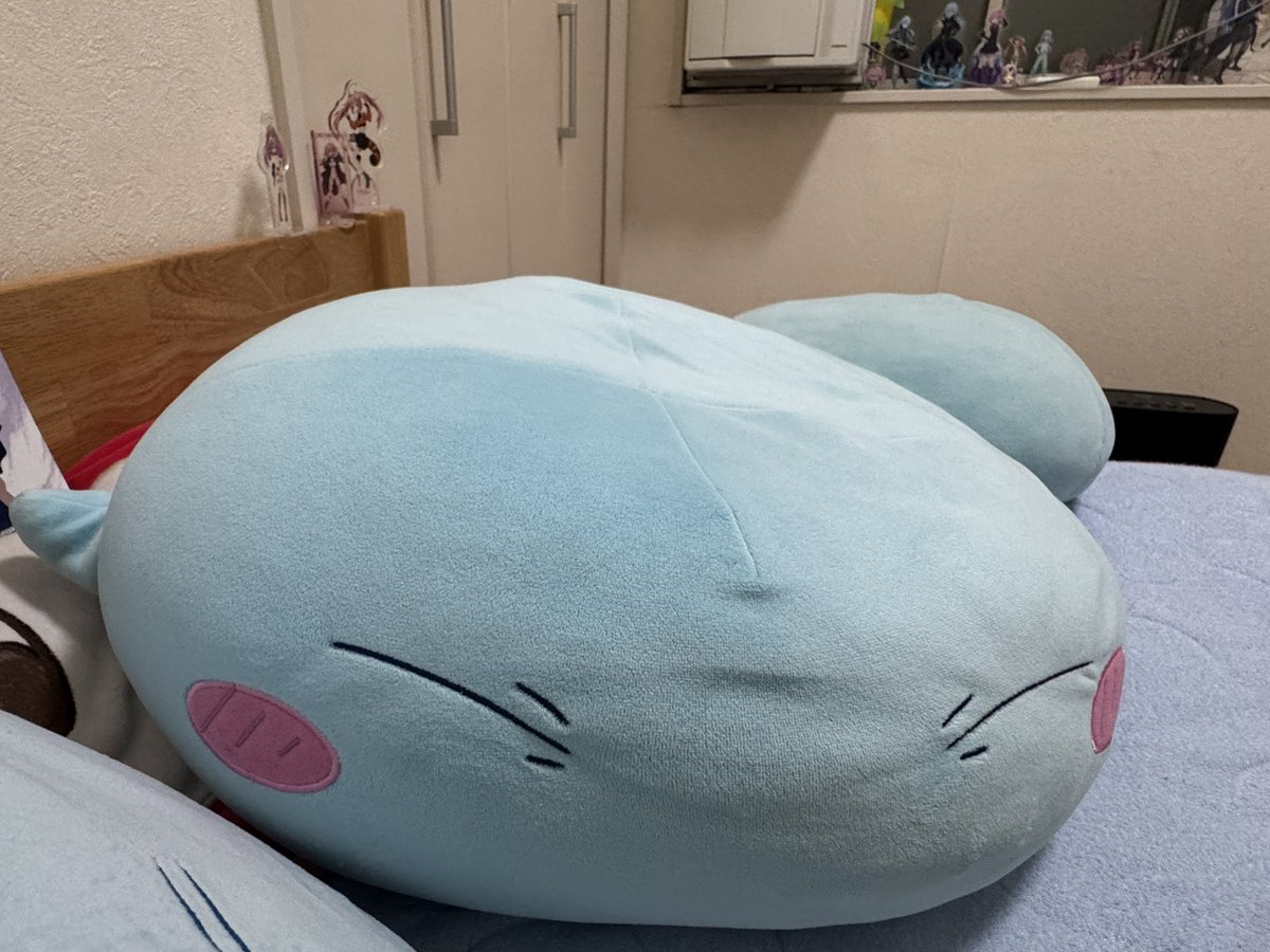 yuuchi8765's tweet photo. 最近このリムル様達を枕にして寝てるけど
リムル様枕にして寝てるのは僕だけかな？
#転スラ #リムル #ミリム https://t.co/3gwaO6L0uX