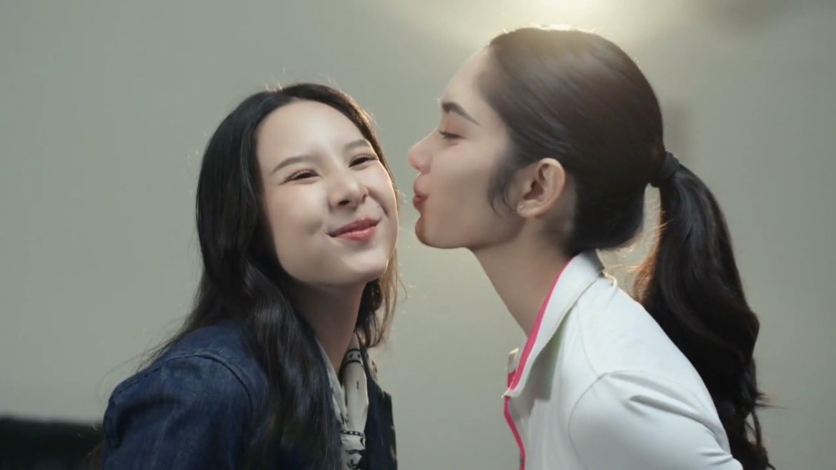 lolitascak3's tweet photo. สมเป็นซีอีโอนาน่า คือเอาวิชาแฟชั่นที่ตัวเองเรียนมา ทำชุดนักกอล์ฟเอง ไม่ต้องไปจ้างใครออกแบบ เนื้อผ้า ดีไซน์ ดูแลเองหมดทุกอย่าง แถมมีกำลังใจเป็นพี่วีของน้องน่าอีก หวานกันสุดๆๆ #FairwayOfLoveEP5 https://t.co/TNzBGi1YHu