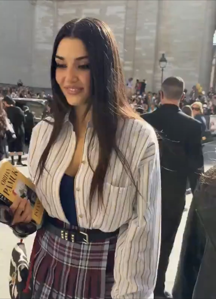 Keka_Keka_Kaki's tweet photo. Amá su país 🇹🇷. Literatura turca para #ValentinoAntibibliothèque 
#HandeErçel https://t.co/IgkAVvSBaY