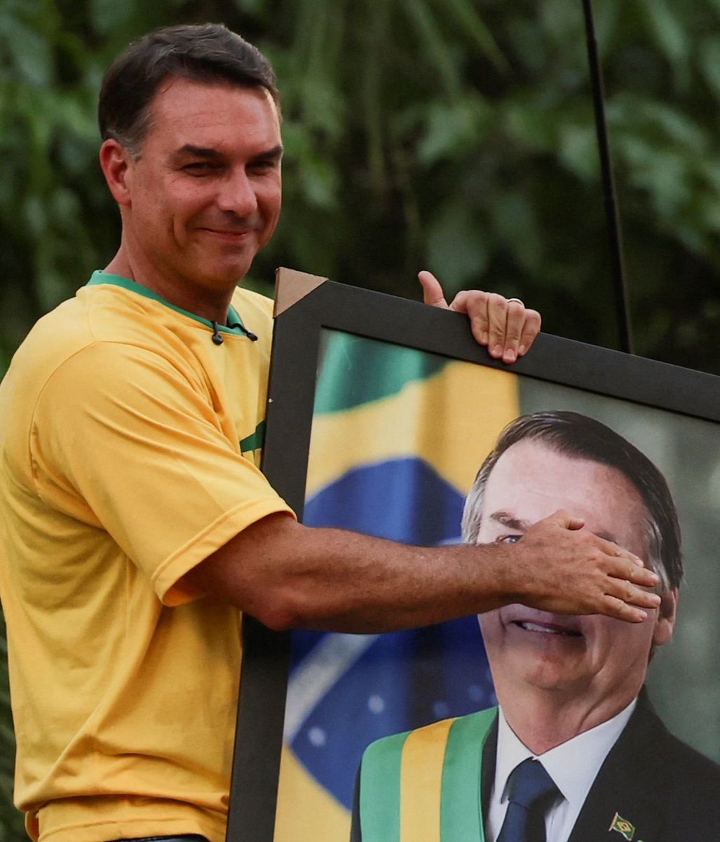 ElTrumpista's tweet photo. Elección Brasil 🇧🇷 - RESULTADO OFICIAL en el EXTRANJERO

🗳️ Votación en Japón 🇯🇵 

🟢 Flavio Bolsonaro - 72%
🔴 Lula da Silva - 15%

* Japón es el tercer país con más brasileros votando en el exterior, solo detrás de EEUU y Portugal. https://t.co/1a6EAjWVW8