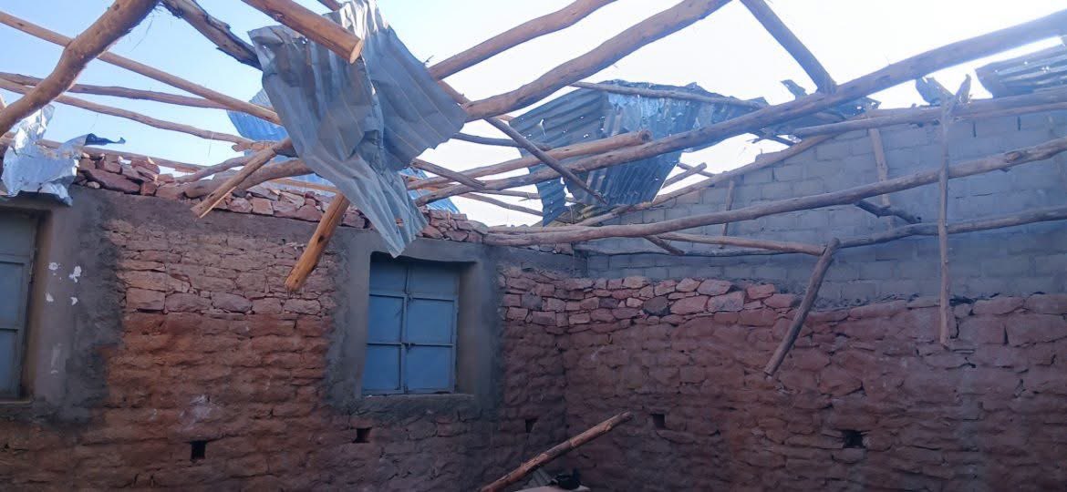 Hara_Meret's tweet photo. The Ethiopian regime continues to target public infrastructure via drone strikes.
The latest target is a school in Naeder, in central #Tigray. https://t.co/TqVBp1obKA