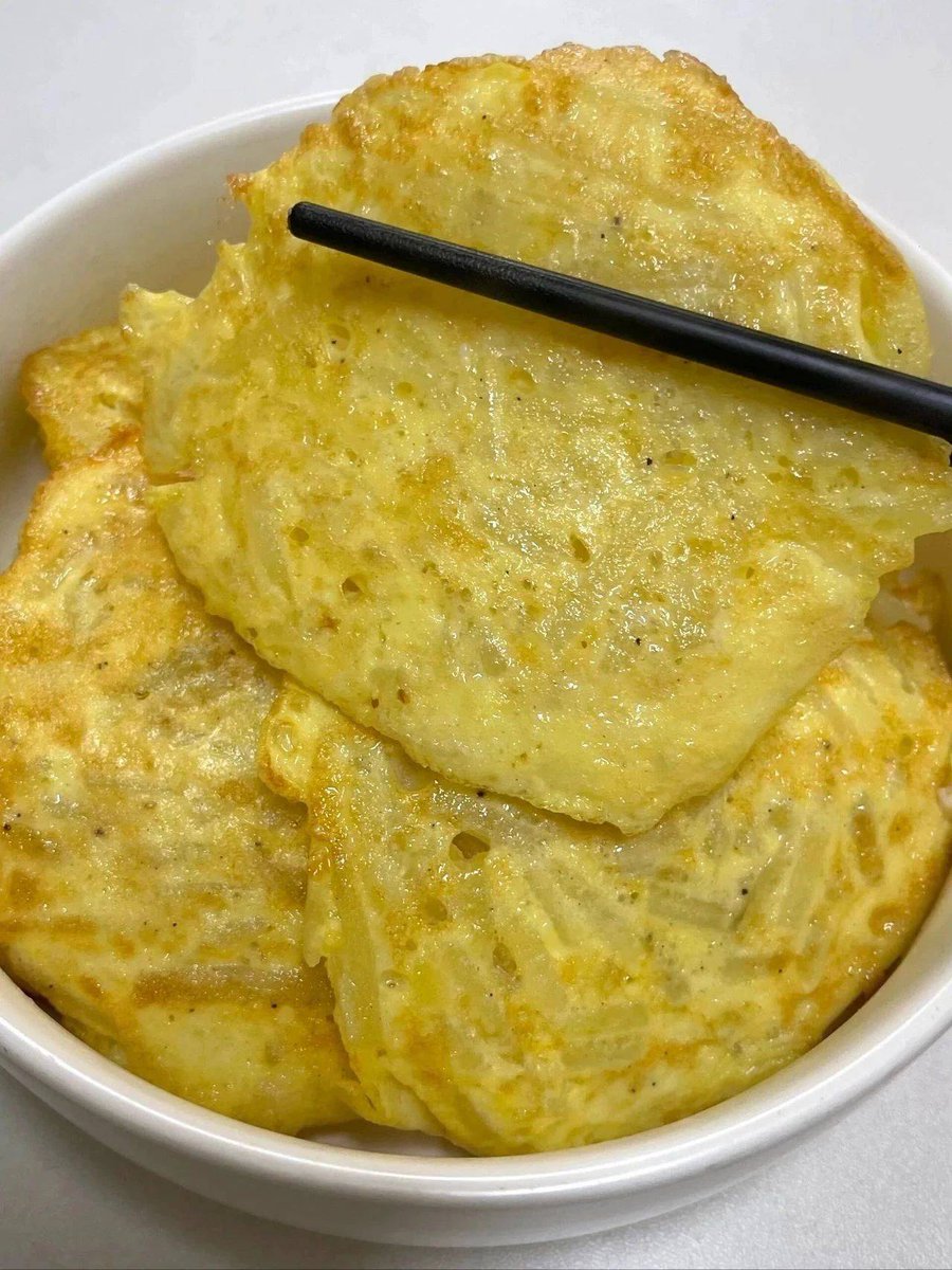 LaylaMilbums's tweet photo. Tortilla de patatas casera lista en 20 minutos! Sin ingredientes complicados, perfecta para la merienda o la cena! https://t.co/barnSPVcLF