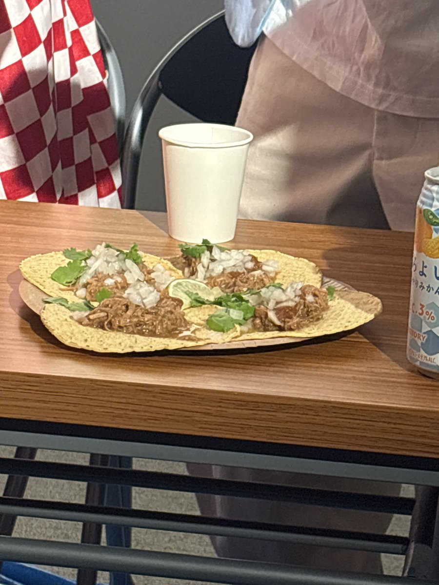 kiyopo1010's tweet photo. BINBOとタコスを食べさせるライブありがとうございました！！まじ芸人ってBINBOエピソードを笑い飛ばせて心YUTAKA❤️‍🔥❤️‍🔥❤️‍🔥みんなにタコスを食べてもらえて嬉しい🥹豚の脂でみんな脳昇天🤤💖最高すぎた！！！今月もたくさんライブあるのでぜひにー🥳 https://t.co/IQ4PnDM02D
