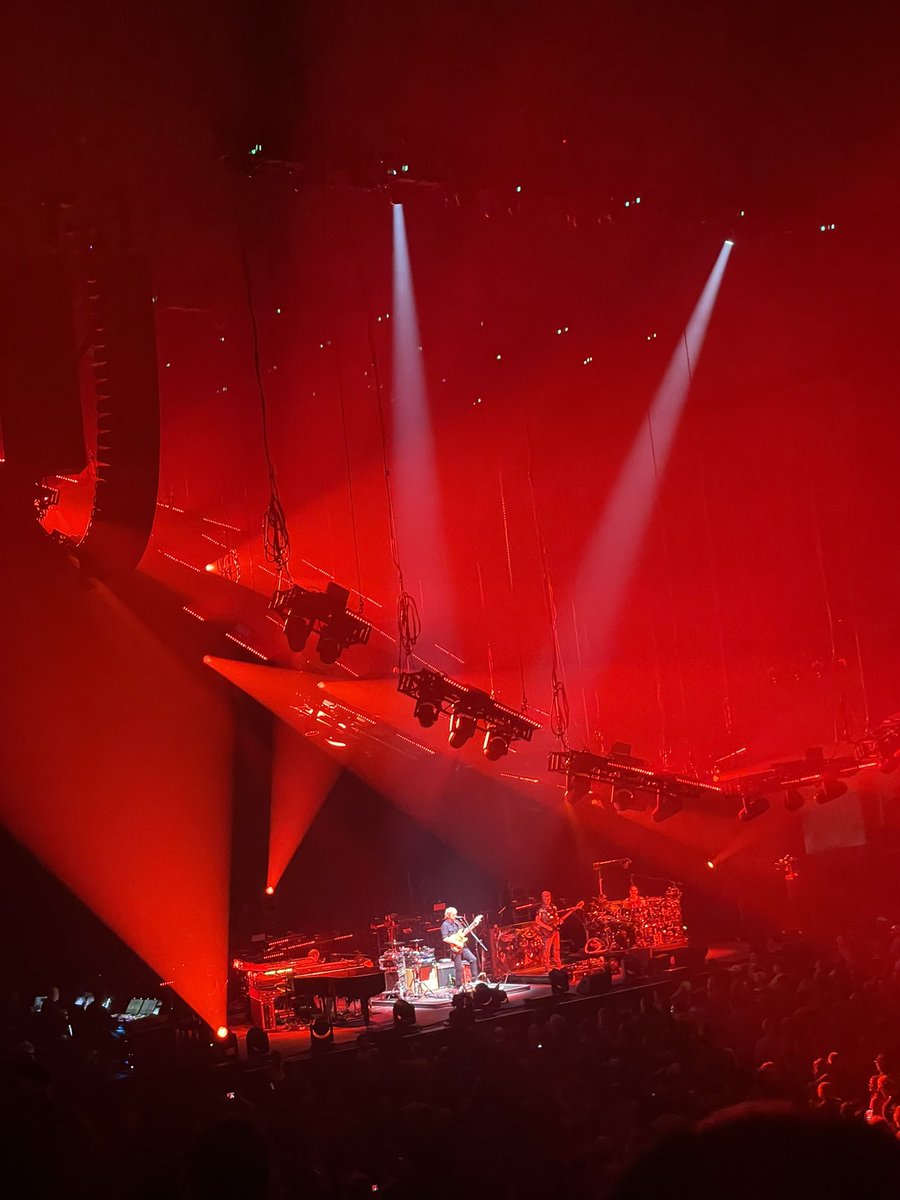 KBS_Sully's tweet photo. This band just keeps getting better and better. #phish #boardwalkhall #atlanticcity https://t.co/9JJSV7sDoz