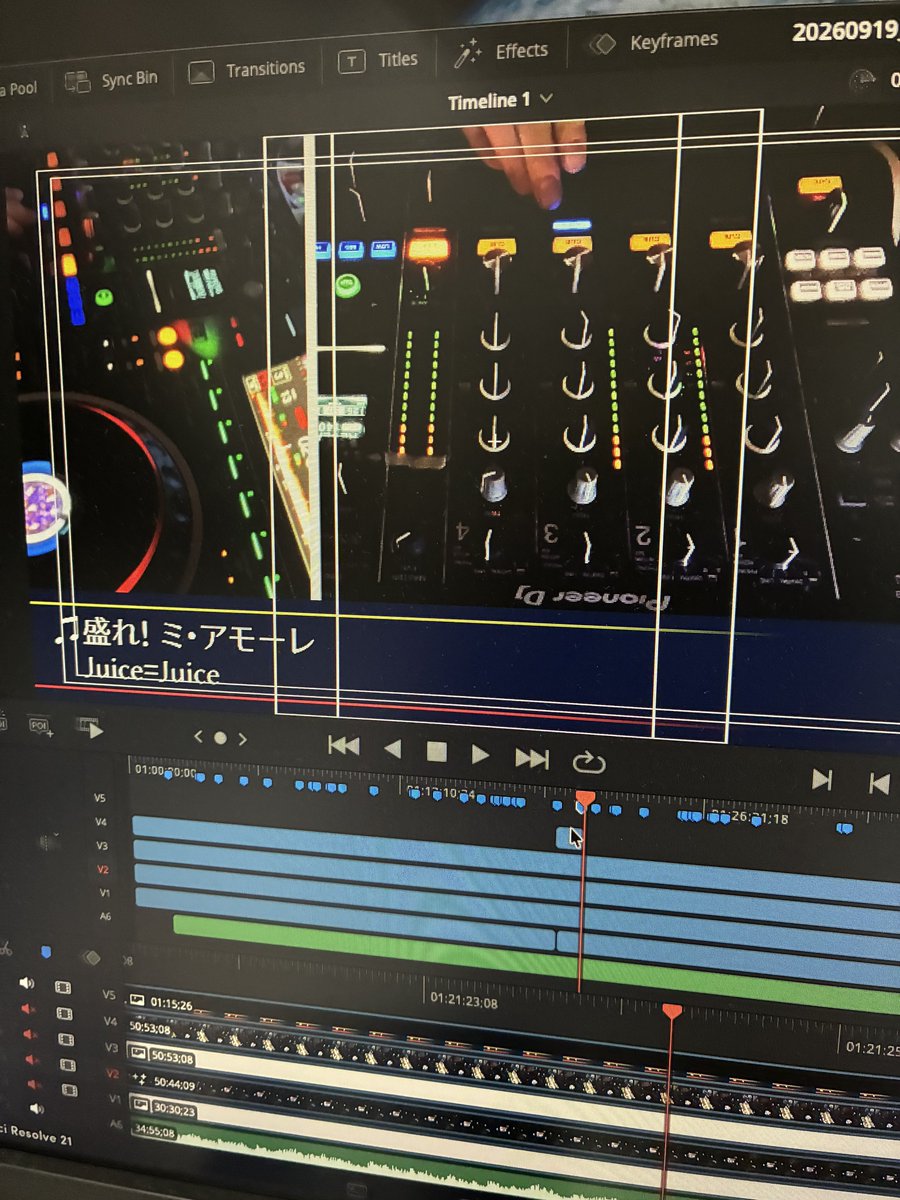 dj_sn's tweet photo. 最近話題の段積みですが
#DJ放送協会 で2カメ収録だとこんな感じな例です👀
9月の #ハロ異種 の編集中❣️ https://t.co/PIhX0UN0yV