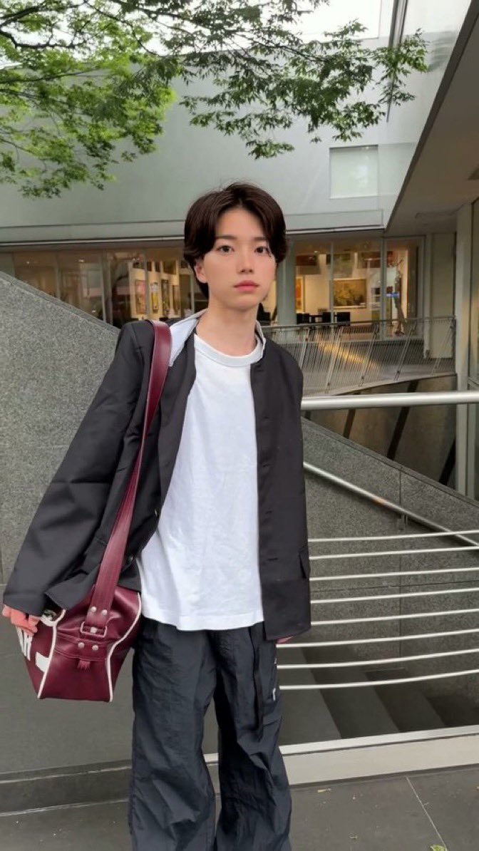Est_sty's tweet photo. 僕と付き合うメリット  

・顔可愛い（直球） 
・現役大学生
・17センチ^_^
・独占欲強めの一途派 
・毎日会いに行く 
・いっぱい懐く
・いっぱい出来る❓❓

デメリット👇 https://t.co/NLAOYRM8SZ