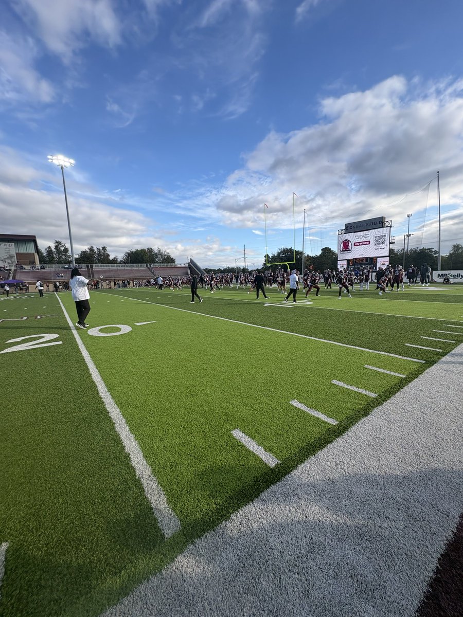 SpencerSohn6's tweet photo. Blessed and thankful for the opportunity to visit Eastern Kentucky University yesterday! 🟣⚪️ Thank you to the coaches and staff for having me and showing me what EKU football is all about. Truly grateful for the experience! #EKU #GoColonels #Blessed @Cox83Caleb @CoachWatson9 https://t.co/GvDbL5NQDb