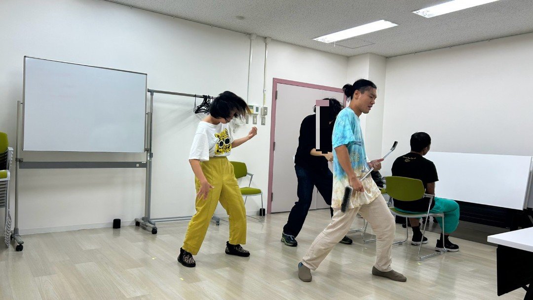 kumachan771's tweet photo. ほとんどの人にとって意味が分からないと思いますが(私も)、あえて言います。『銀河軽トラの夜』はロックンロールでした。稽古3回目。作･演出の白井さんワールド全開。わたしもノリノリで乗っていきたい。
#ユメカナエ2026
#軽トラ演劇 https://t.co/vw7DH2hjQT