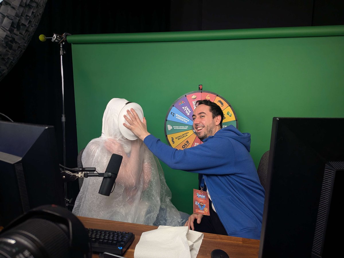 CubedCon's tweet photo. For charity! 🥧 💥 https://t.co/GVumu3OoHh