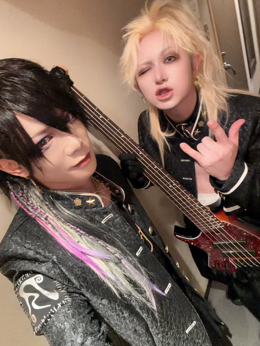 r_shitei_kd_'s tweet photo. 京都ありがとう！
なんか分からんけどとても幸福感のあるライブだった。
それぞれの曲がもつ力をしっかり感じれてみんなと一緒に心揺さぶられたとゆーか。
んー良き^ ^ https://t.co/32ncsUda9c