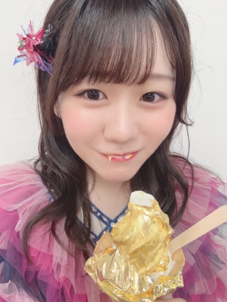 suihoneysui's tweet photo. ２年経ってもアイスへの向き合い方があざとさが愛おしさが全く変わらない水津菜月ちゃんがわしは大好きです🤦‍♀️ https://t.co/IkOJOiVY8Y