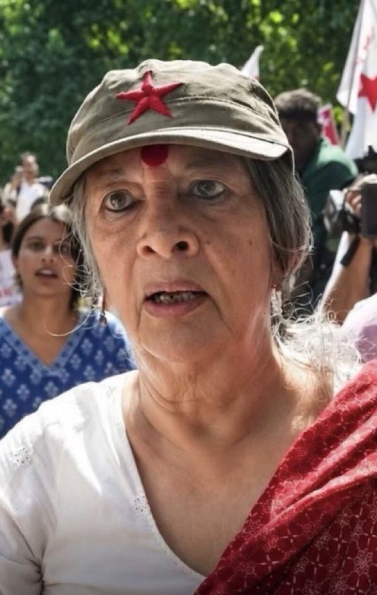 AmitLeliSlayer's tweet photo. GenZ Red Bindi 😂😂😂 https://t.co/Wygei7Y1HI