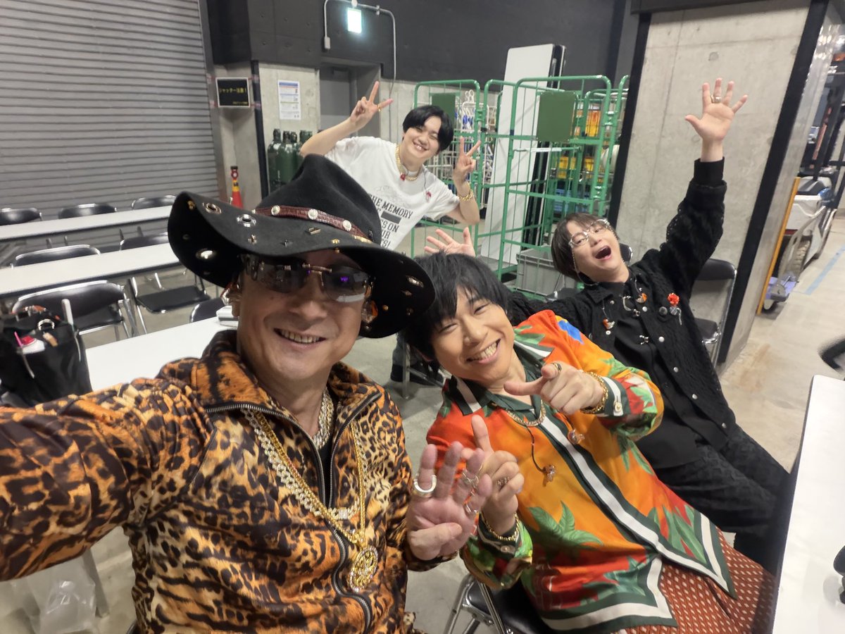 takayakuroda's tweet photo. ヒプマイ12th Live
DAY 2ご覧頂きありがとうございました♪

今日はNOミスでやれたのではないかな？
と、思っています👍🎤😎

みなさんは楽しんで頂けましたか？

ラップって楽C‼️🌺🌺🌺🎤🎤🎤🌟🌟🌟
ですね！ https://t.co/sFb28uJYc0