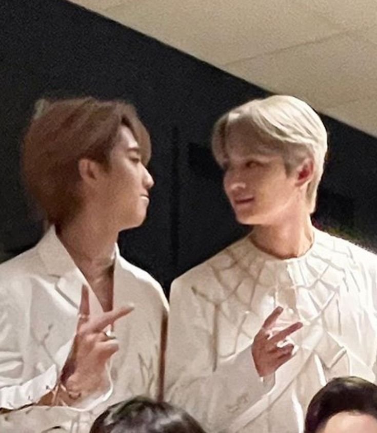 hanniesdaddy's tweet photo. they literally only have eyes for each other https://t.co/AdeCm5KorQ