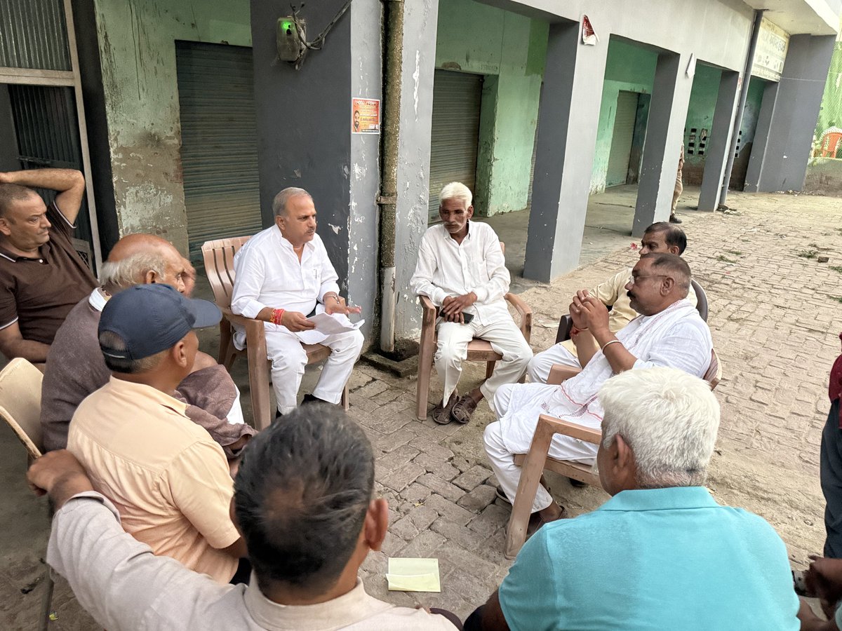 AnilParasharMLA's tweet photo. आज कोल विधानसभा क्षेत्र के धनीपुर ब्लॉक के विभिन्न गांवों का भ्रमण कर आगामी आगरा खंड स्नातक एवं शिक्षक विधान परिषद चुनाव को लेकर बूथ अध्यक्षों के साथ बैठक की।

इस दौरान संबंधित बूथों की मतदाता सूचियों का अध्ययन एवं समीक्षा करते हुए चुनावी तैयारियों और संगठनात्मक गतिविधियों https://t.co/y4Jr24pnlG