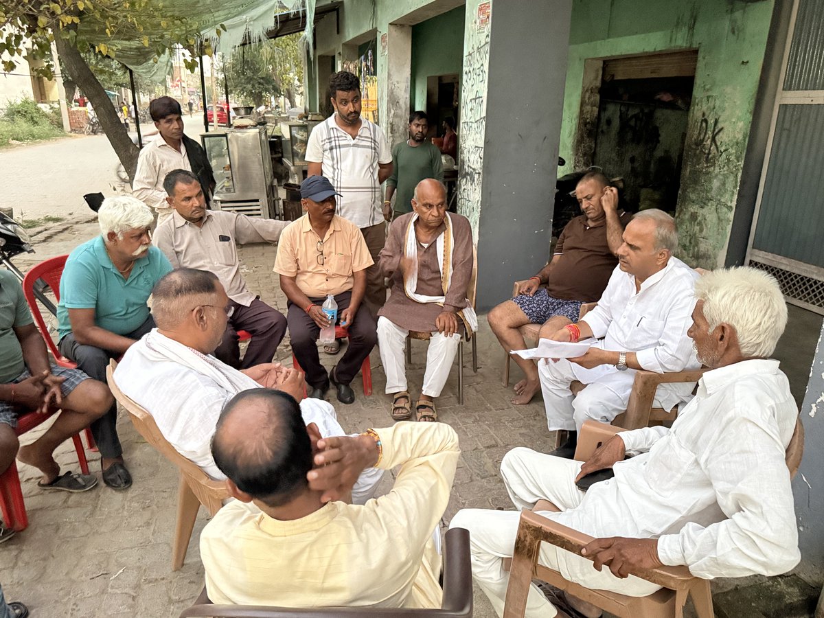 AnilParasharMLA's tweet photo. आज कोल विधानसभा क्षेत्र के धनीपुर ब्लॉक के विभिन्न गांवों का भ्रमण कर आगामी आगरा खंड स्नातक एवं शिक्षक विधान परिषद चुनाव को लेकर बूथ अध्यक्षों के साथ बैठक की।

इस दौरान संबंधित बूथों की मतदाता सूचियों का अध्ययन एवं समीक्षा करते हुए चुनावी तैयारियों और संगठनात्मक गतिविधियों https://t.co/y4Jr24pnlG