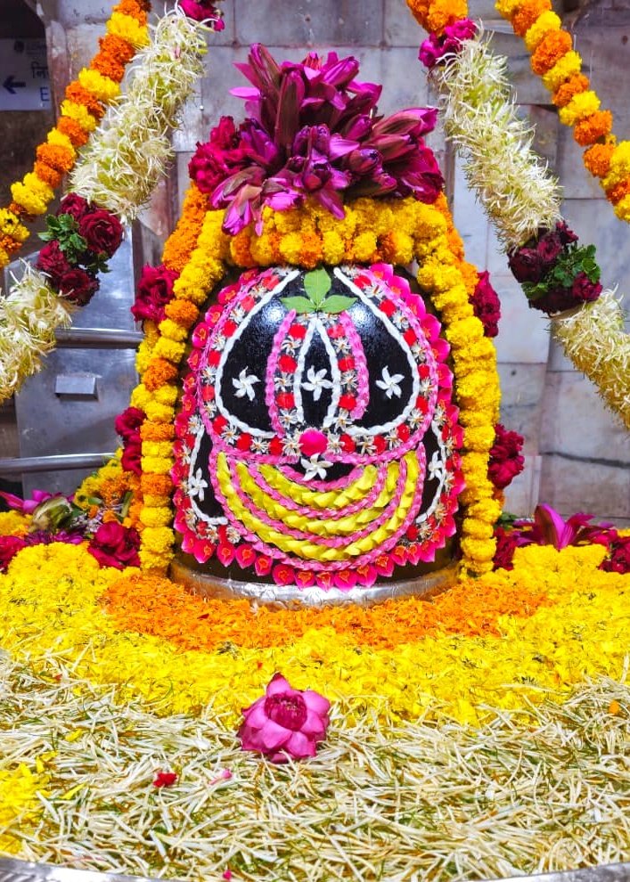 Somnath_Temple's tweet photo. श्री अहल्याबाई मंदिर, प्रभासक्षेत्र - गुजरात (सौराष्ट्र)
दिनांक: 04 अक्टूबर 2026, भाद्रपद कृष्ण नवमी - रविवार
सायं श्रृंगार
102611363
#somnath #mahadev #shivji
#bhakti #somnathlivedarshan #somnathtemple #JaiSomnath
#SomnathSwabhimaanParv

Whatsapp Channel Daily Darshan https://t.co/sndKP0fuKq