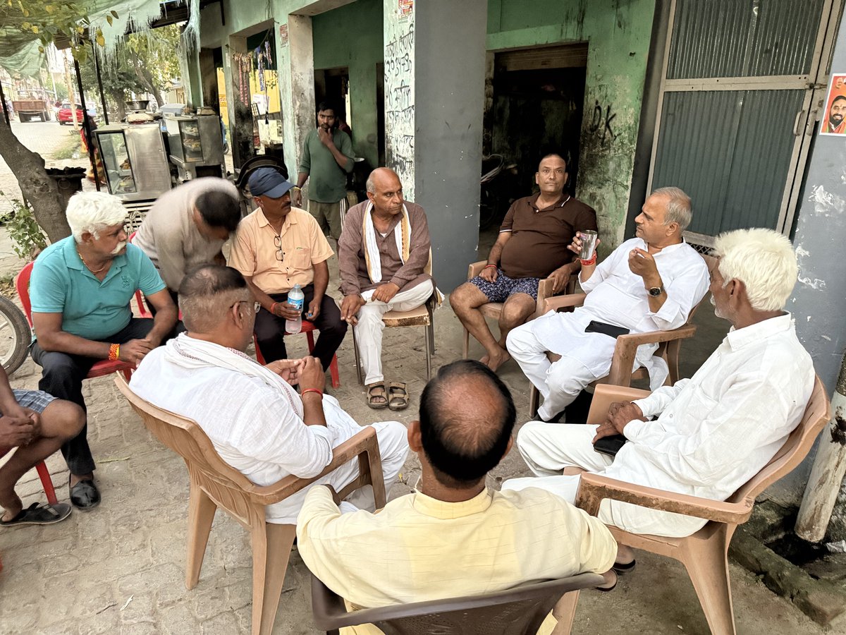 AnilParasharMLA's tweet photo. आज कोल विधानसभा क्षेत्र के धनीपुर ब्लॉक के विभिन्न गांवों का भ्रमण कर आगामी आगरा खंड स्नातक एवं शिक्षक विधान परिषद चुनाव को लेकर बूथ अध्यक्षों के साथ बैठक की।

इस दौरान संबंधित बूथों की मतदाता सूचियों का अध्ययन एवं समीक्षा करते हुए चुनावी तैयारियों और संगठनात्मक गतिविधियों https://t.co/y4Jr24pnlG