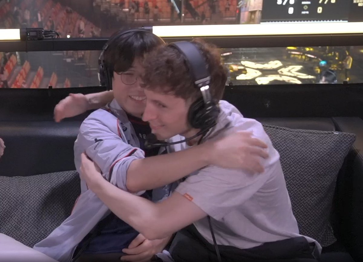 meduzuhh's tweet photo. AWW LFG BUZZ DO IT FOR BOASTER!!!! @buzz_kr 🩶 https://t.co/n6xAx5g1gL