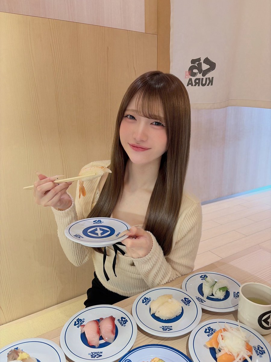 uyu__404's tweet photo. お寿司食べてきたよ🍣 https://t.co/AcdG4EAoPc