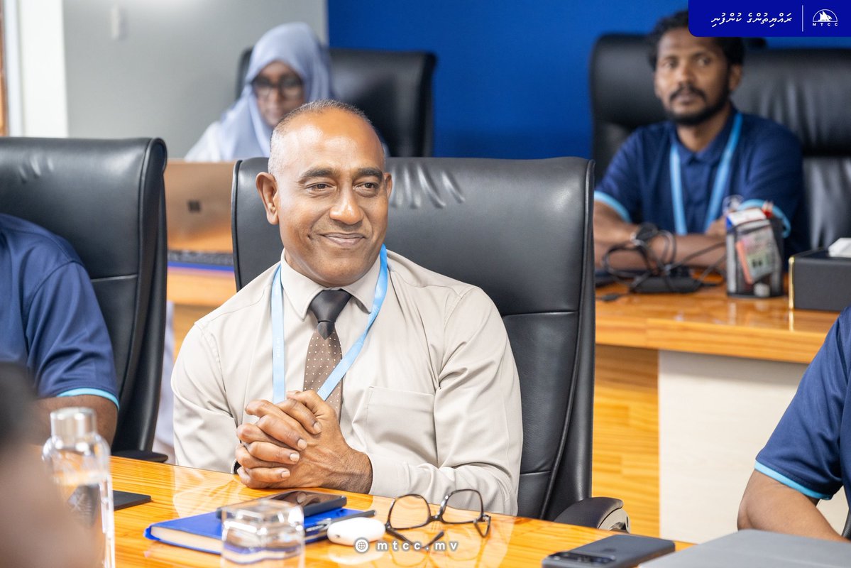 MTCCPlc's tweet photo. Managing Director, DCP (Retd.) Ahmed Saudee, and senior management of #TeamMTCC met with MPL CEO Captain Hussain Shafeeq and senior officials from MPL and STO today. Discussions focused on areas of mutual interest between our organisations.

#MTCCProjects #RayyithungeKunfuni https://t.co/IfzRi6m7sg