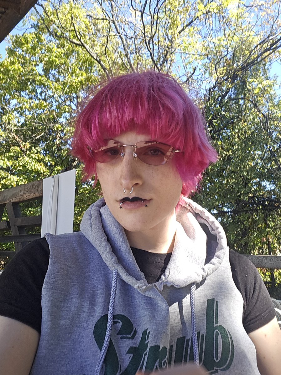 F0XPISS's tweet photo. mommy needs a new PC to play GTA RP https://t.co/clZiDlGSLJ