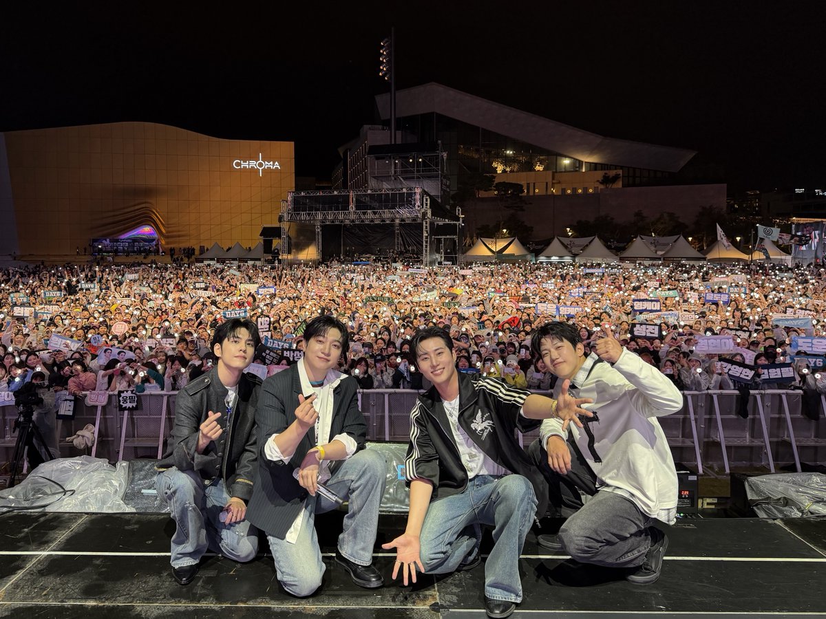 day6official's tweet photo. [ #DAY6_BEHIND ]

오늘 무대를 함께 즐겨 준 My Day, 모두 더 행복해지길 바래
매일 같은 DAY6의 바램 💚

#DAY6 #데이식스
#XMF #XMF2026 https://t.co/XIWbGryk7g