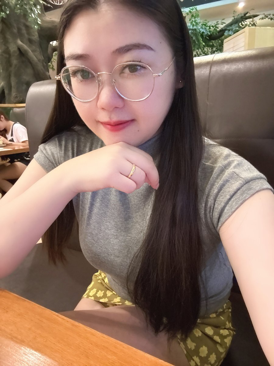norinor27100763's tweet photo. 跟朋友出来喝一杯，听她抱怨老公没时间陪她，还说真想在外面找一个。我表面安慰她，心里却在想：要不要告诉她，我已经在找了，只不过还没找到满意的。 https://t.co/x43Ou7EexU